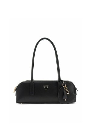 Sac à main rectangulaire noir avec doubles poignées, fermeture éclair dorée, pendentif en forme de cœur et logo Guess à l'avant.