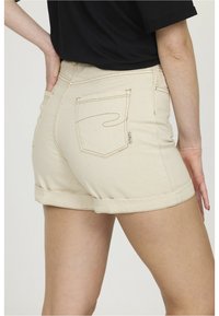 Lee Cooper NANOU - Short en jean - écru