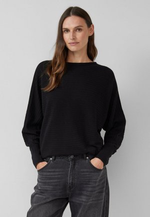 - Sweter