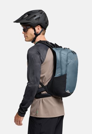 Zaino da ciclismo blu e nero con design ergonomico e spallacci in rete. Include diverse tasche con zip e tessuto resistente.