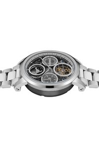 Montre en acier inoxydable avec un cadran transparent, mettant en valeur une mécanique complexe, trois cadrans et un bracelet en argent poli.