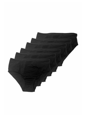 Sei slip neri a vita media ordinatamente impilati e disposti in una fila sfalsata su uno sfondo bianco.