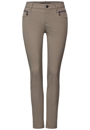 Beige slim-fit broek met ritssluiting aan de voorkant, knoopsluiting, riemlussen en twee ritssluitzakken aan elke zijde.