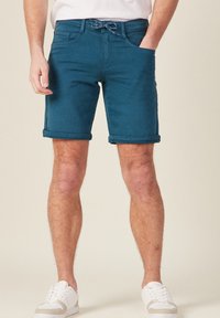 BONOBO Jeans GERADE BERMUDA MIT 5 TASCHEN - Shorts di jeans - vert canard
