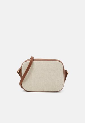 Cremefarvet herringbone stof taske med brune læderdetaljer og en aftagelig rem. Rektangulær form med lynlås lukning.