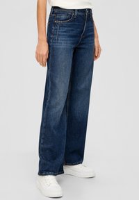 s.Oliver Flared Jeans - blau