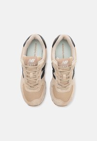 New Balance U574SOC UNISEX - Tossud - beige