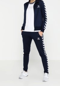 Hummel Träningsjacka - black