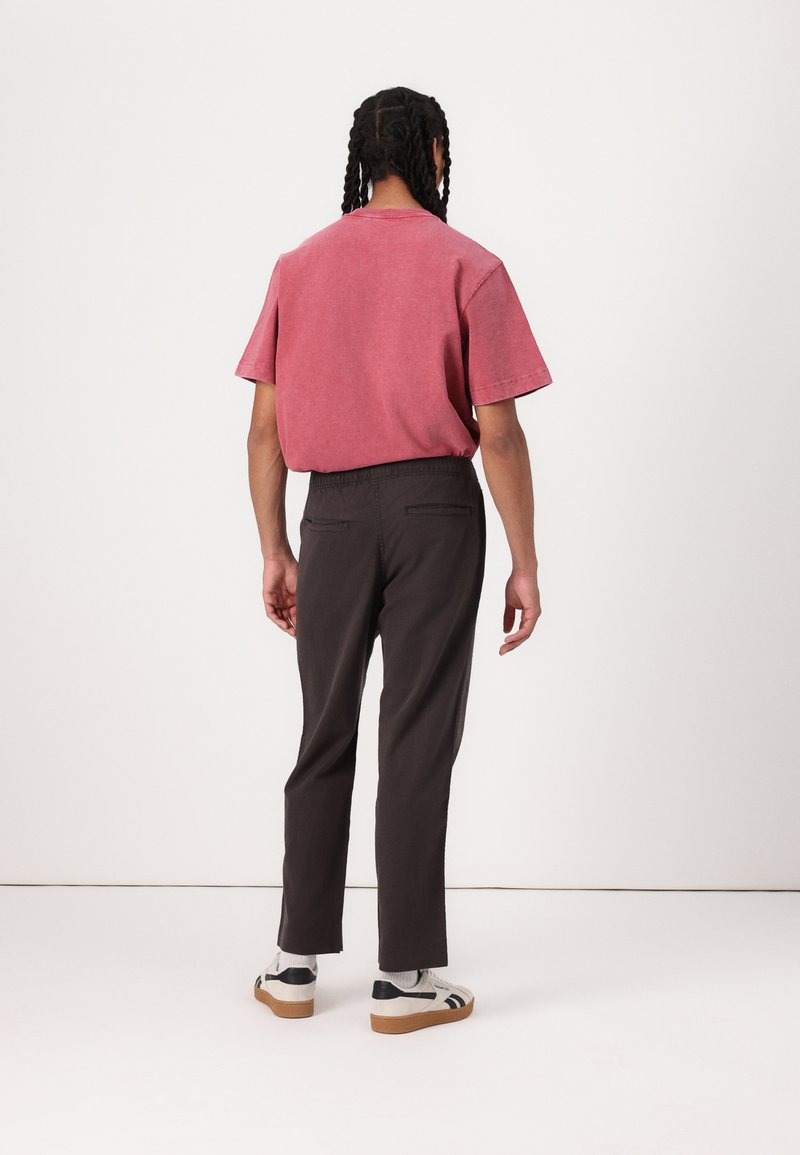 Abercrombie & Fitch LOOSE - Kalhoty - brown