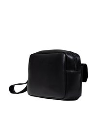 Astuccio da toiletta in pelle nera con chiusura a zip e manico laterale, mostrato su uno sfondo bianco.