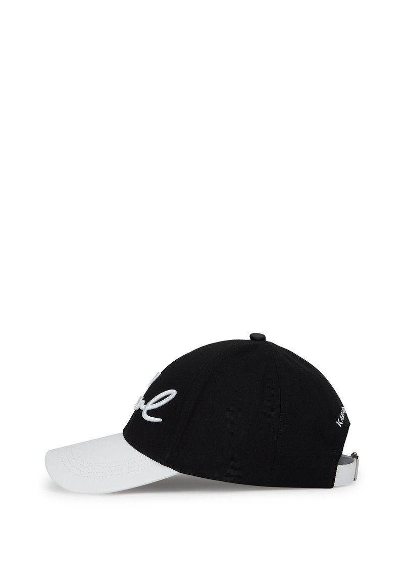 Gorra negra Karl Lagerfeld con logo icónico Barcelona - Zona eleven Gorra negra Karl Lagerfeld con logo icónico Barcelona - Zona eleven
