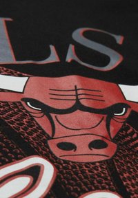 Mitchell & Ness MAXED OUT CHICAGO BULLS - T-Shirt print - black