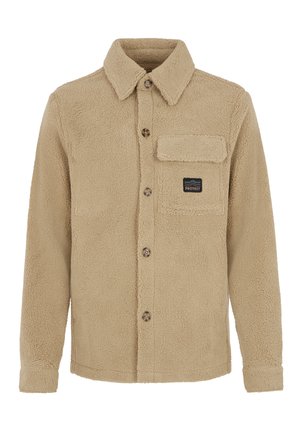 Beige fleece shirtjacket met een knoopsluiting aan de voorkant, kraag en een borstzak met een logo-patch. Zachte, textuurstof en een comfortabele pasvorm.