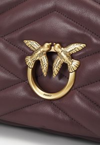 Pinko LOVE CLICK PUFF CLASSIC - Borsa a tracolla - ciocc amaro/antique gold-coloured