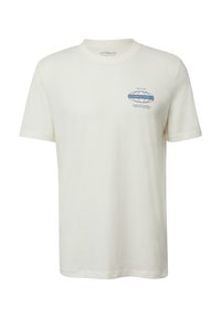 Bawełniany t-shirt w kolorze kremowym z okrągłym dekoltem, krótkimi rękawami i niebieskim logo graficznym na lewej piersi. Miękka, gładka tekstura.