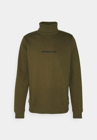 Olivgrüner Rollkragenpullover aus weichem Stoff, mit einem schwarzen "REDEFINED REBEL" Druck auf der Vorderseite und gerippten Bündchen.