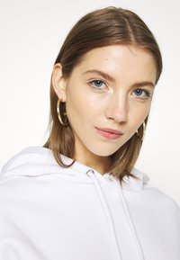 Monki Sweatshirt com capuz - white