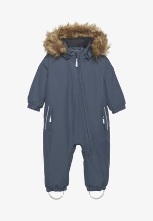 Marineblauer, isolierter Babyschneeanzug mit Reißverschlusstaschen, elastischen Bündchen, abnehmbarem Kapuzen mit braunem Kunstpelzbesatz und Fußriemen.