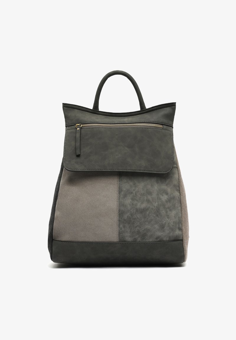 Reppu, jossa on harmaan sävyinen teksturoitu nahka- ja mokkinen pinta. Varustettu yläkahvalla, etutaskulla vetoketjulla ja rakenteellisella muodolla.