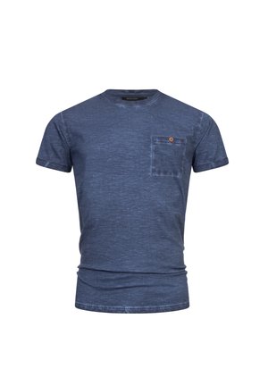 Blauwe t-shirt met korte mouwen, gemaakt van zachte, gestructureerde stof. Beschikt over een borstzakje en een klein logo bij de zak. Eenvoudige ronde halslijn.