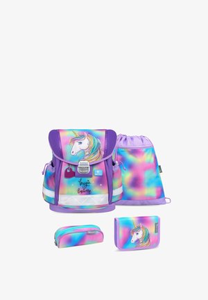 Set di zaini viola con design di unicorno, finitura iridescente, spallacci regolabili e include un astuccio e un sacchetto con coulisse.