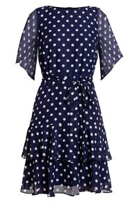 Mörkblå klänning med polka prickar, korta genomskinliga ärmar, knytbar midja och ett lager av volanger i nederkant. Tillverkad av lättviktsmaterial.
