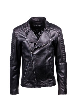 Černá kožená motorkářská bunda s prošitými panely na ramenech a pažích, asymetrickým předním zipem a kapsami na zip.