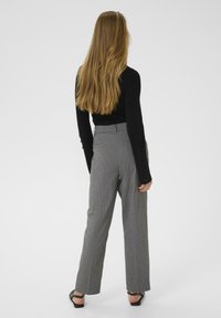 Kaffe Kalhoty - grey melange   chalk stripe