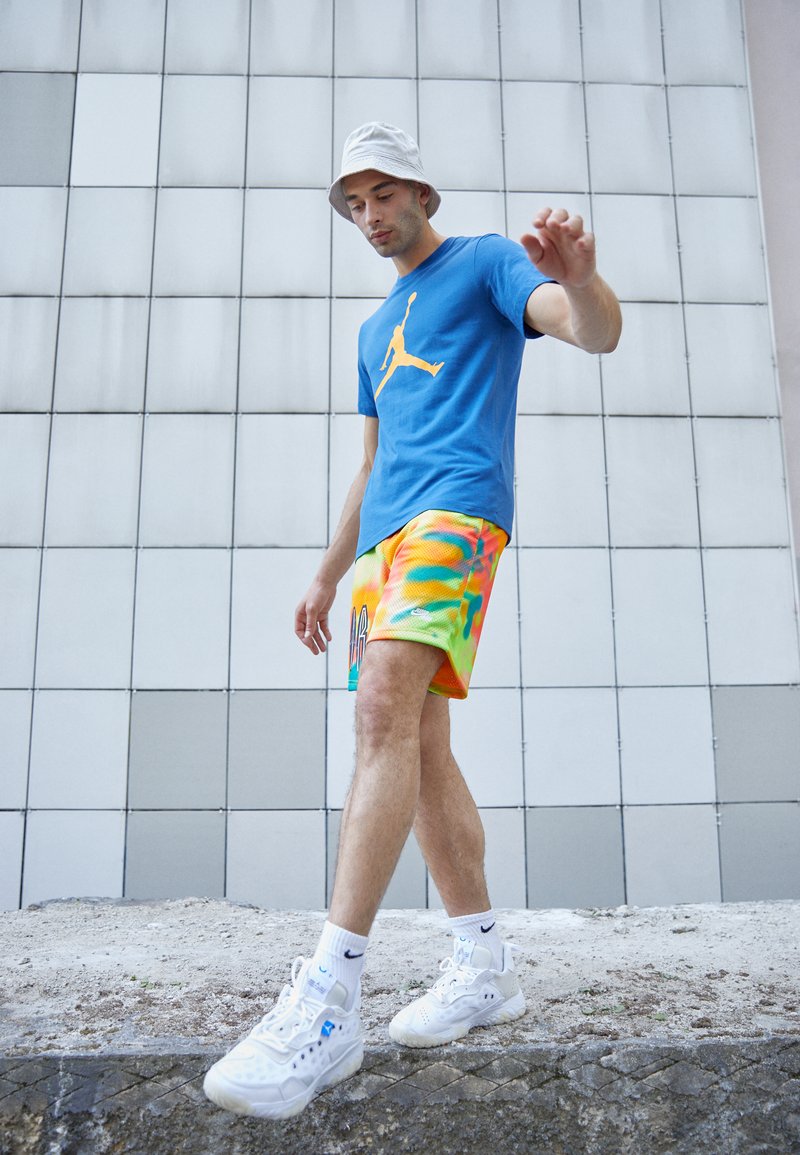 Jordan JUMPMAN SS CREW - T-shirt estampada - french blue/taxi