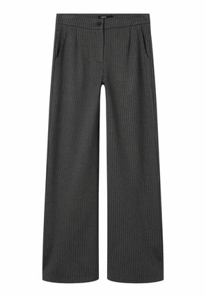 Pantalons ample, gris foncé avec des rayures verticales claires, présentant un devant plat, deux poches latérales et une fermeture à bouton à la taille.
