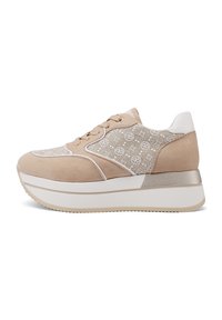 Sneaker beige con tomaia in suede e tessuto motivo, dettagli bianchi, suola intermedia bianca spessa e dettaglio argentato lucido sul tallone.