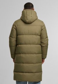 Urban Classics LONG PUFFER - Vinterkåpe / -frakk - tiniolive