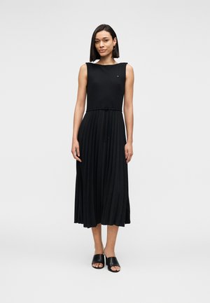 Tommy Hilfiger PLEATED SLEEVELESS SLIM MIDI DRESS - Vestido ligero - black