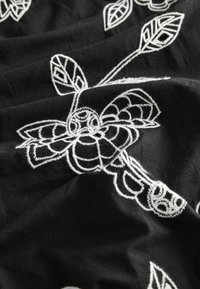 Next EMBROIDERED SLEEVED- REGULAR FIT - Maxikjoler - black white