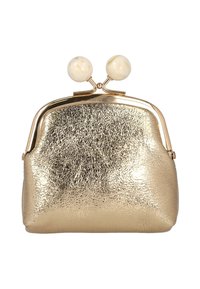 Monedero metálico dorado con acabado texturizado, que cuenta con un cierre de broche y dos pomos redondos de color marfil en la parte superior.