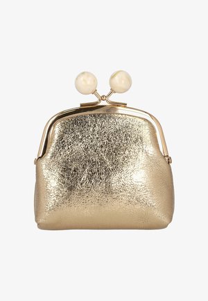 Monedero metálico dorado con acabado texturizado, que cuenta con un cierre de broche y dos pomos redondos de color marfil en la parte superior.