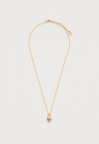 Κολιέ σε χρυσή απόχρωση με λεπτή αλυσίδα, διαθέτει μενταγιόν σε σχήμα καρδιάς με σχέδιο κλειδαρότρυπας και μικρές, στρογγυλές διακοσμήσεις.