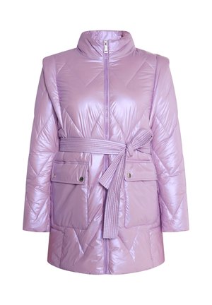 Světle fialová péřová bunda s vysokým límcem, zipovým zapínáním, páskem v pase a dvěma předními kapsami. Texturovaný, prošívaný design s lesklým povrchem.