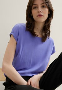 TOM TAILOR DENIM FLUENT TEE - T-shirt basic - vibrant purple