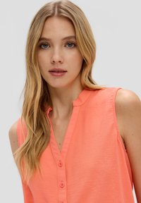 QS ÄRMELLOSE - Blůza - orange
