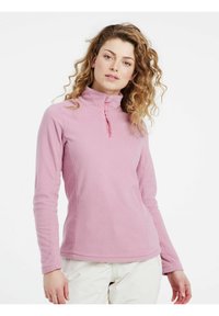 Maglione in pile rosa chiaro con colletto alto, zip frontale a un quarto e maniche lunghe. Tessuto testurizzato con una finitura liscia e dettagli di cucitura delicati.