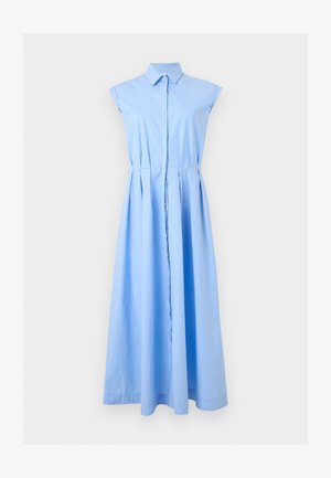 Robe chemise sans manches bleu clair avec col, boutonnée et jupe plissée, présentée sur un fond uni.