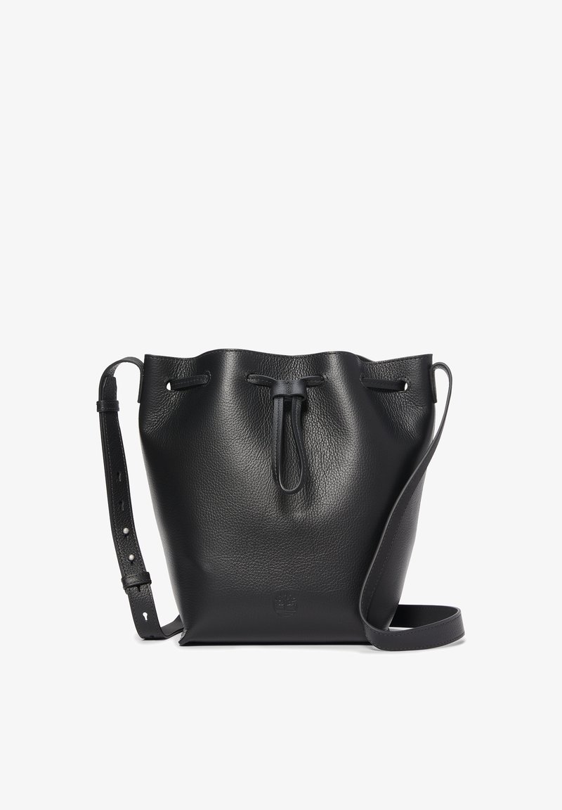 Schwarze Leder-Eimer-Tasche mit strukturiertem Finish, Kordelzugverschluss und verstellbarem Riemen. Mit subtil eingeprägtem Logo auf der Vorderseite.