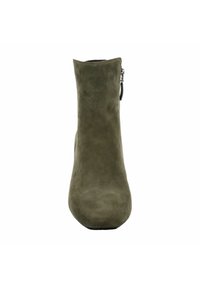 Bottine en daim vert olive avec fermeture éclair latérale, bout arrondi et tige de hauteur moyenne vue de face sur fond blanc.