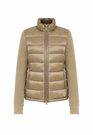 Veste matelassée beige avec devant et dos matelassés brillants, manches en tricot texturé, col montant et fermeture éclair frontale.