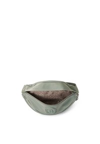 Borsa a cintura in nylon verde con forma arrotondata, dotata di logo e chiusura con zip. L'interno presenta una fodera a motivo con branding ripetuto.