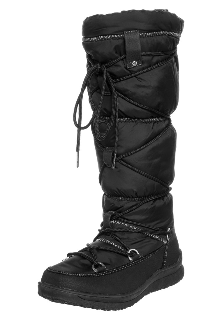 Stivale invernale isolato di colore nero con design imbottito, allacciatura frontale, suola in gomma e accessori metallici per i lacci per una vestibilità sicura e calore.