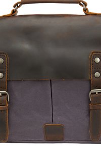 Brunt læder topklap, nederste sektion i mørkegrå canvas, forstærket med brune stropper og sølvhardware, glat tekstur, minimal detailing.