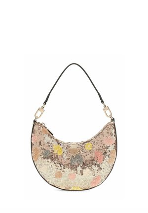 Petit sac à main en forme de croissant avec une bandoulière noire, recouvert de sequins multicolores et une plaque de logo triangulaire centrale.