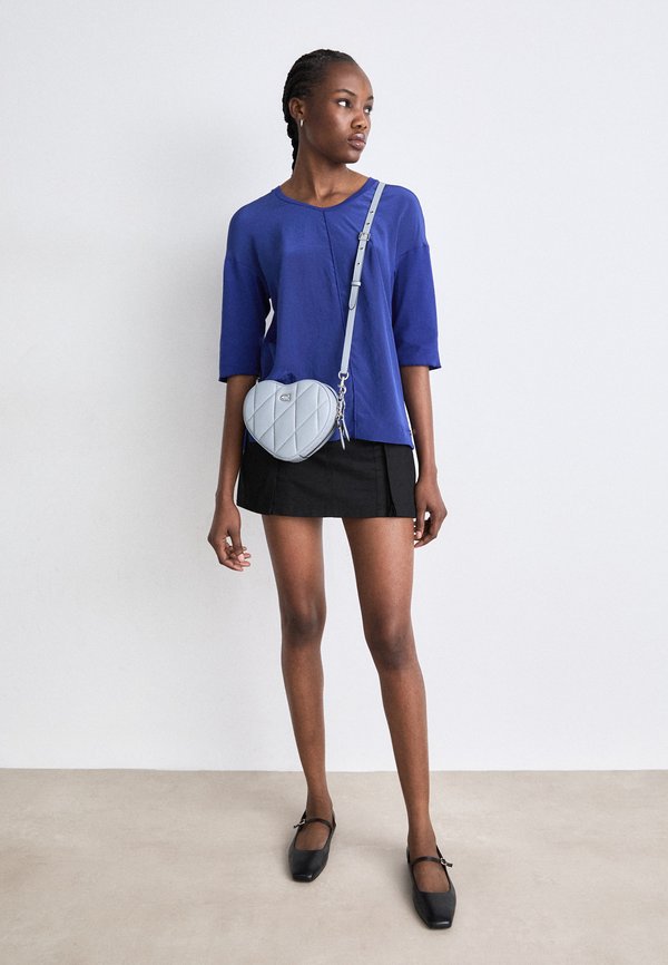 Basic T-shirt - royal3